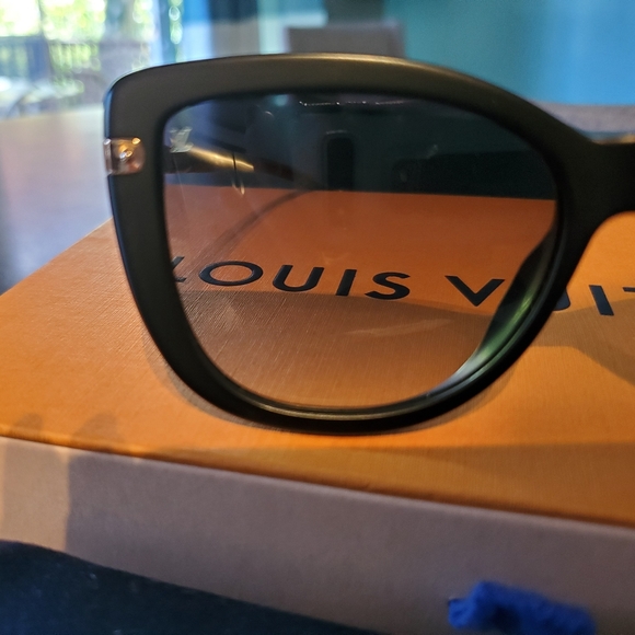 AUTHENTIC LOUIS VUITTON CHARLOTTE SUNGLASSES - Picture 6 of 8